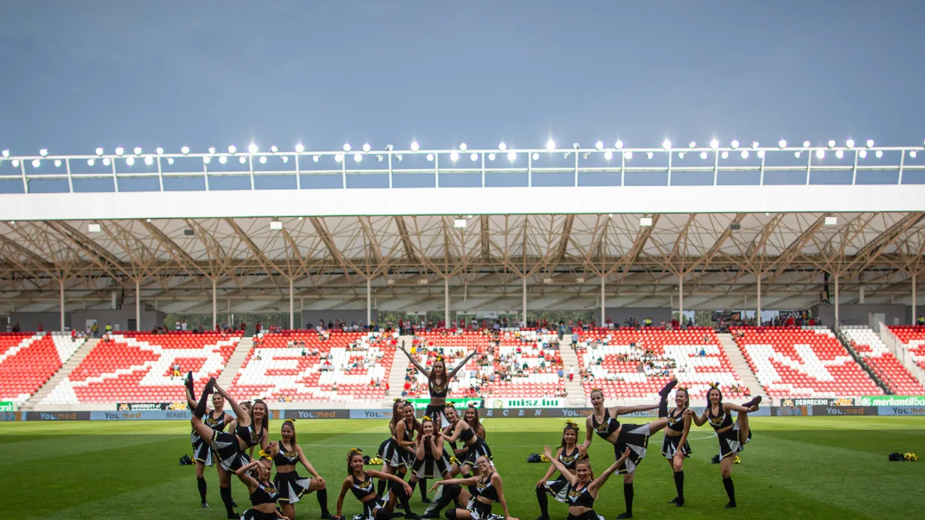 Dögös egyetemista lányok voltak a debreceni focimeccs sztárjai - Fotók