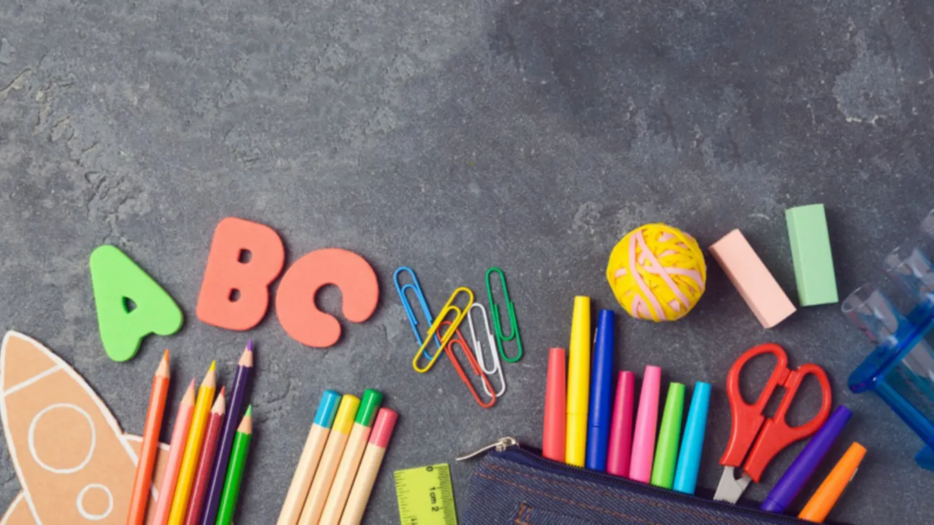 A terv: A tanév a szokott menetrend szerint indulna