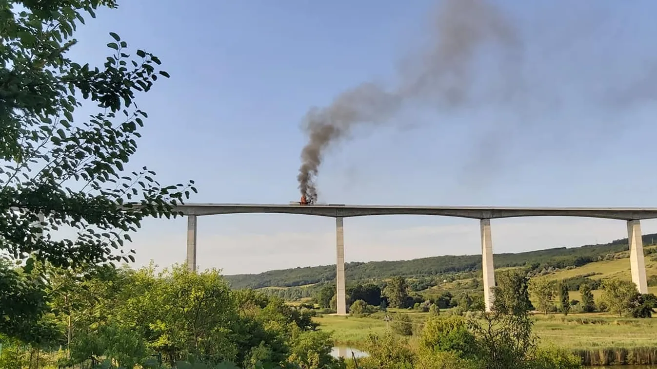 Robbanás és tűz a kőröshegyi völgyhídon - félelmetes fotók