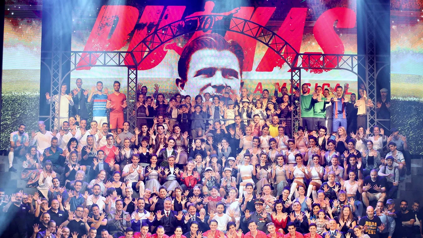 Hatalmas siker, állva tapsolta a közönség a Puskás-musicalt