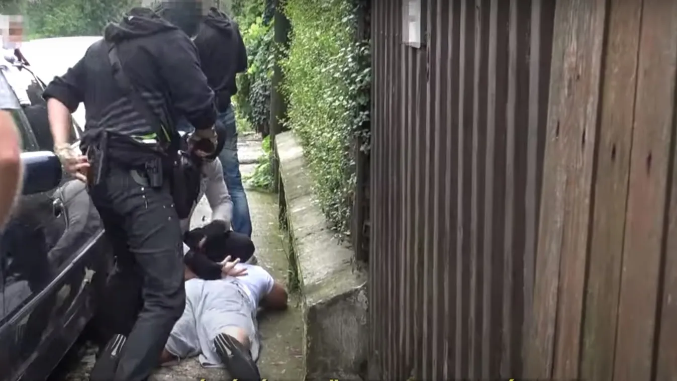 Fegyvert kerestek a rendőrök, de egészen másra bukkantak - videó