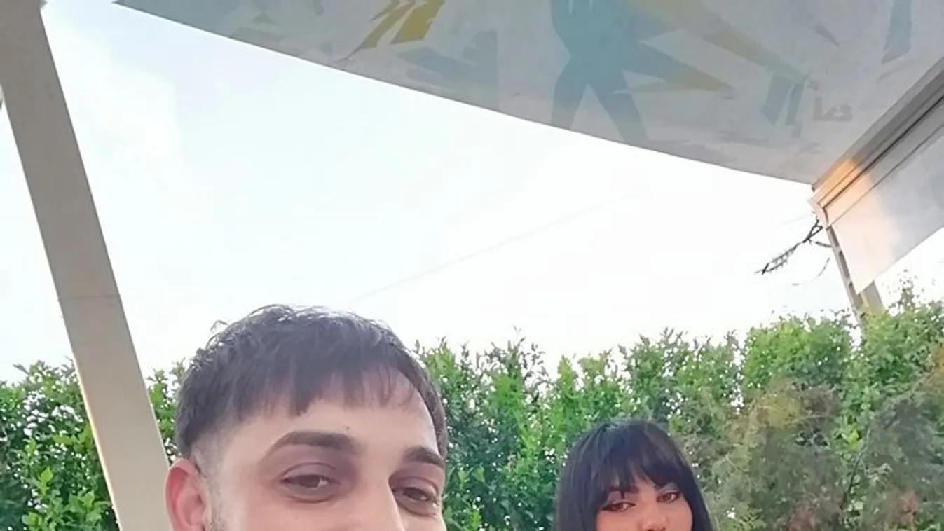 Élőzés közben halt szörnyet a vasúti átjáróban a román mulatós sztár