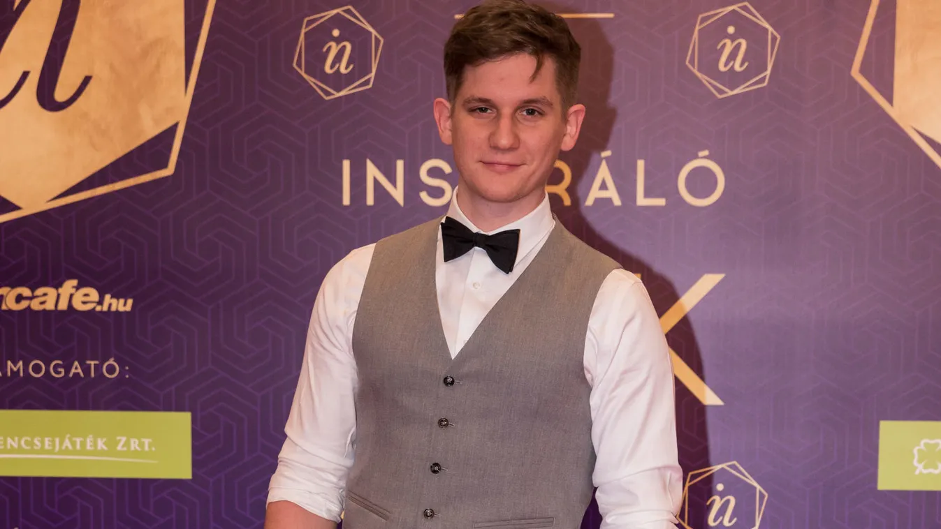 Klipet forgat a sorozat főcímdalából a Mintaapák dalszerzője