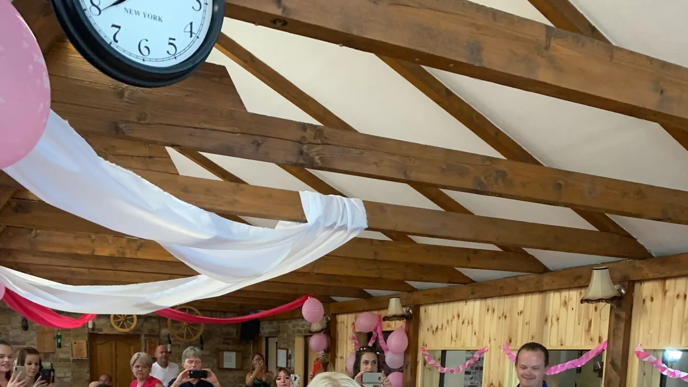 Válása után újra nyitott a szerelemre a magyar énekesnő