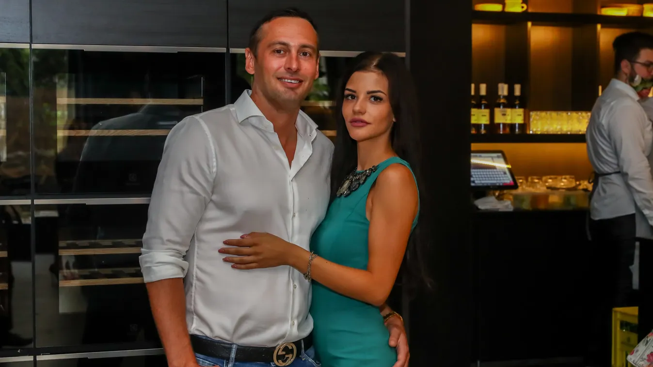 Ez kellemetlen: Fecsó barátnője Vivi 2 néven van elmentve a telefonjában?