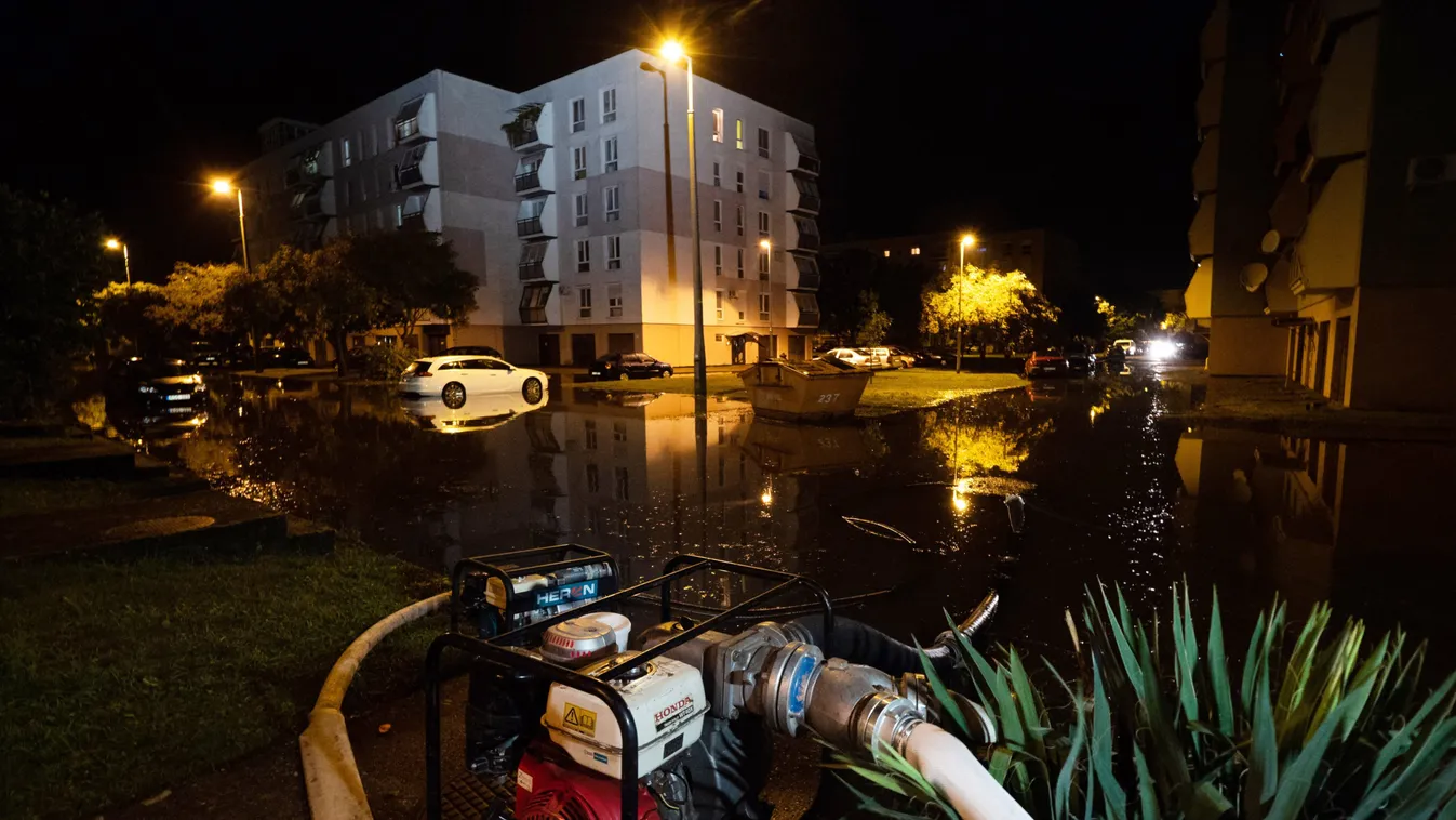 Baja elesett: egész éjjel szivattyúzták az esővizet a tűzoltók