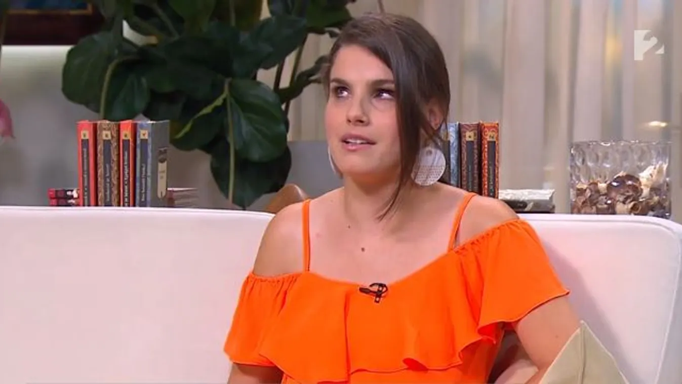 Szörnyű hazugságot terjesztenek a látássérült magyar énekesnőről