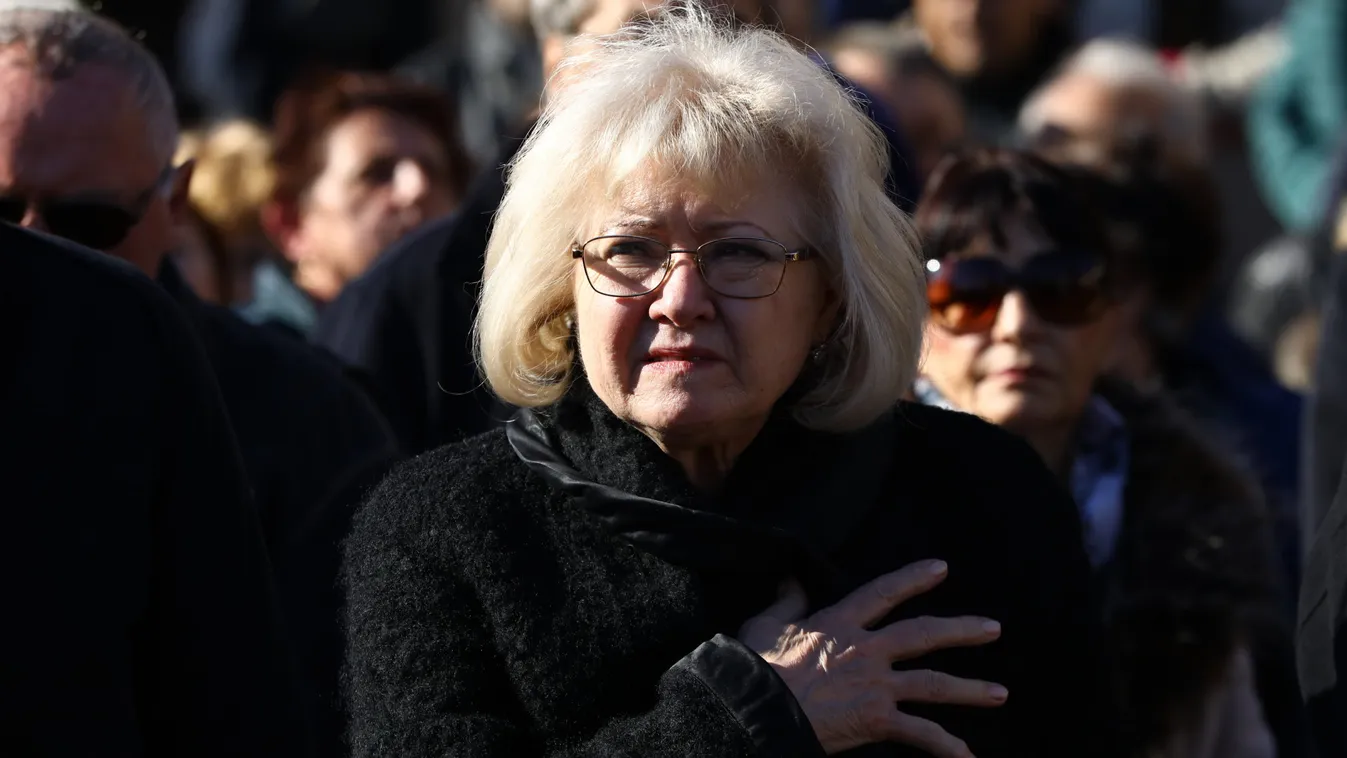 Elzárkózik a külvilág elől: Mi történt Koós János özvegyével?