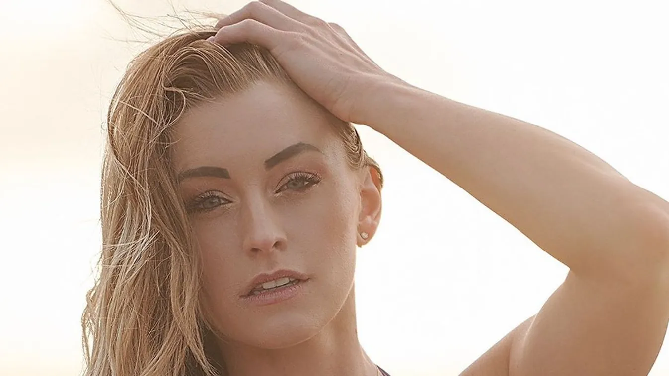 Lecsúszott a melltartó, kibuggyantak a színésznő hatalmas keblei