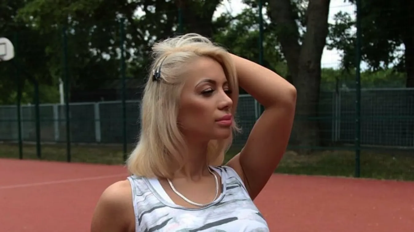 Furcsa fotó: Mi történt a magyar modell legintimebb testrészével?