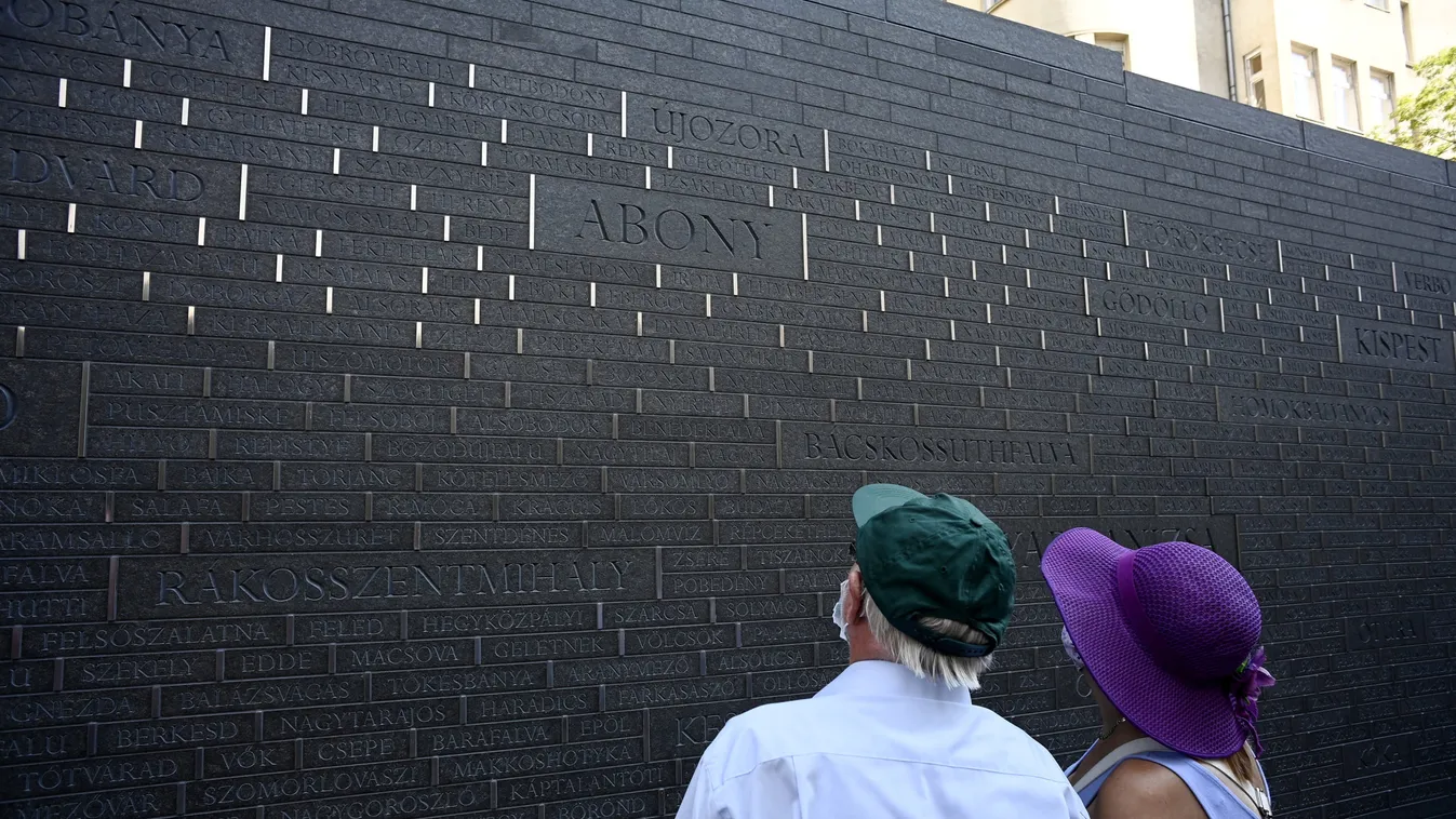 Meghatódva keresték családjuk gyökereit a látogatók