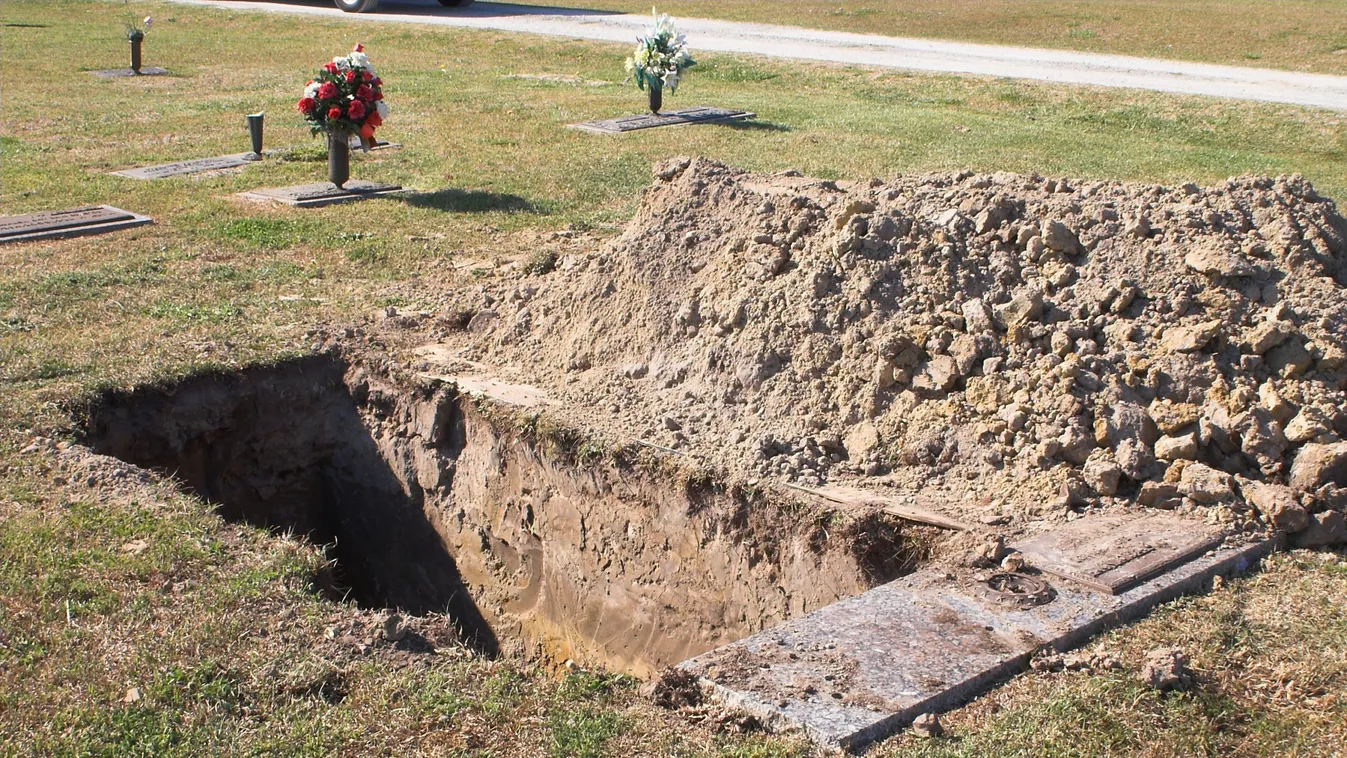 Megerőszakoltak, majd élve eltemettek két fiatal fiút a kisváros temetőjében