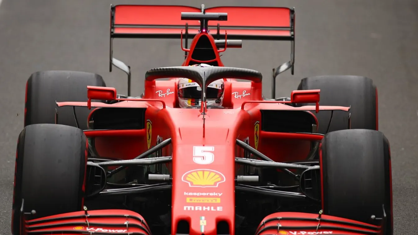 Vettelnek elege van, a saját csapatát ócsárolja