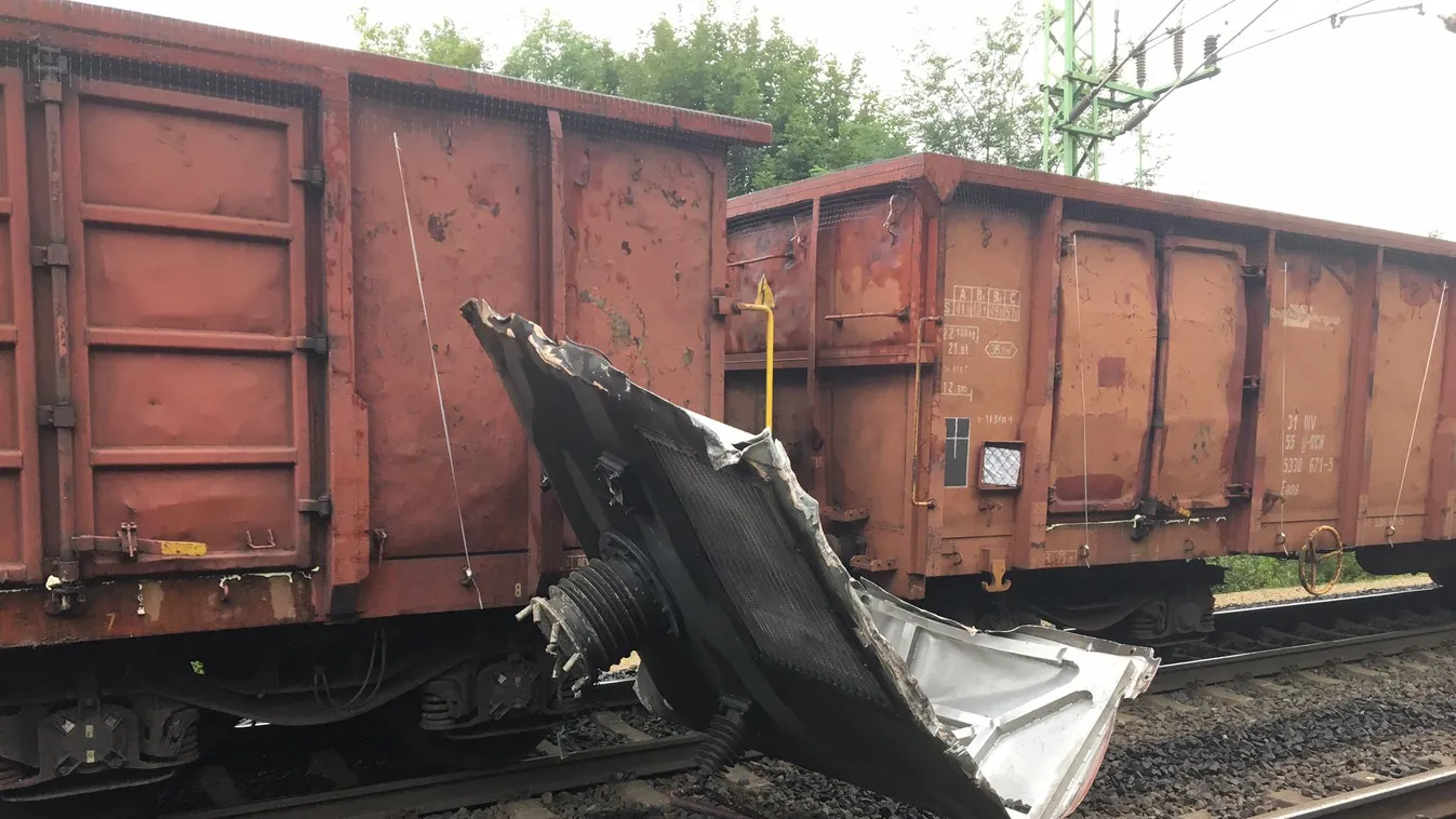 Robbanás szakította le egy mozdony tetejét Biatorbágynál