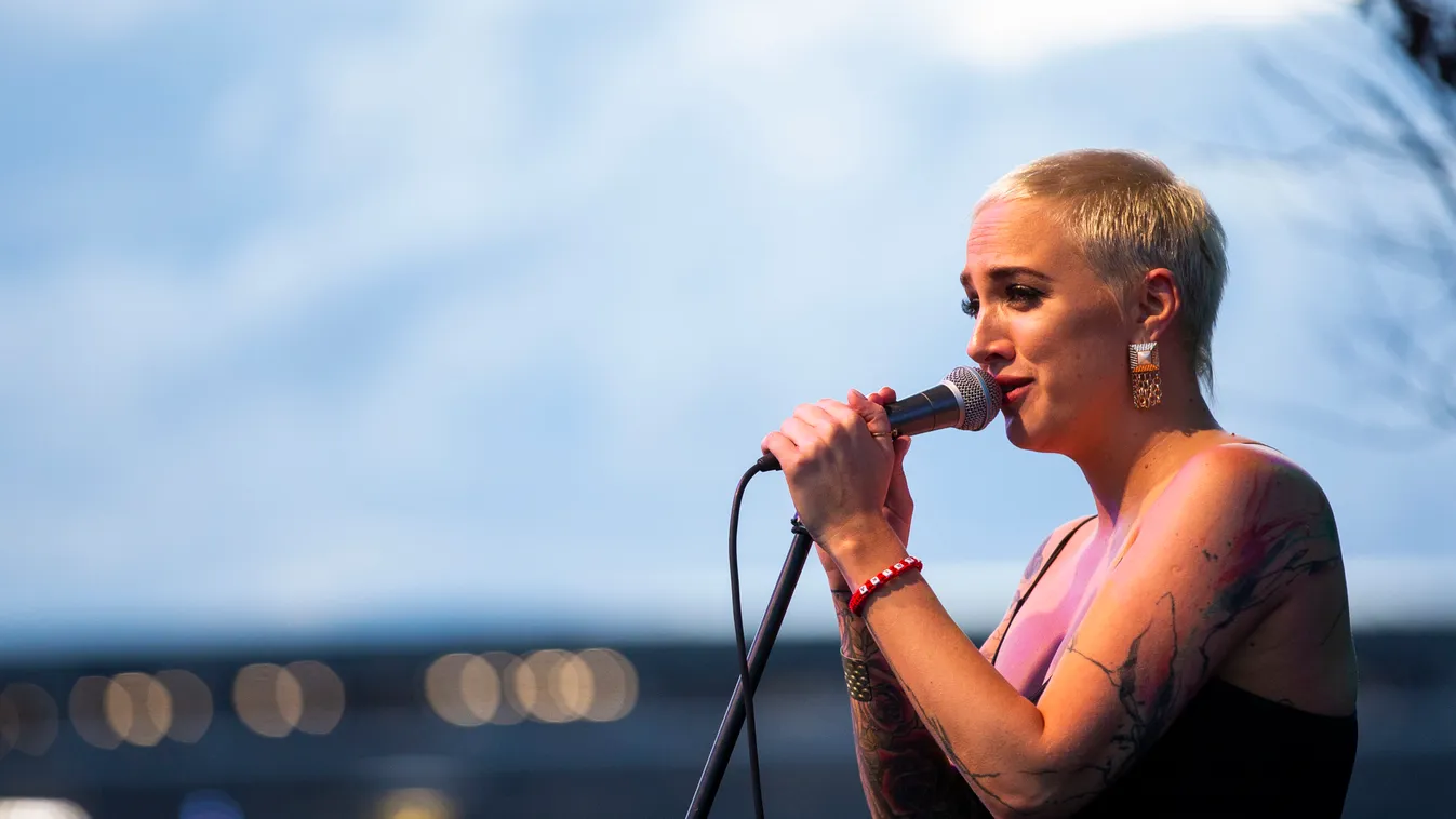 Ezt látnod kell: Tóth Gabi különleges fotót posztolt Müller Cecíliáról