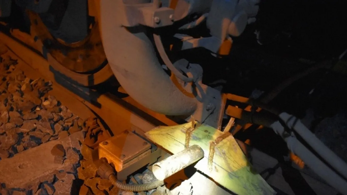 Döbbenet: valaki ki akarta siklatni a győri vonatot, nem is akármivel - Fotók