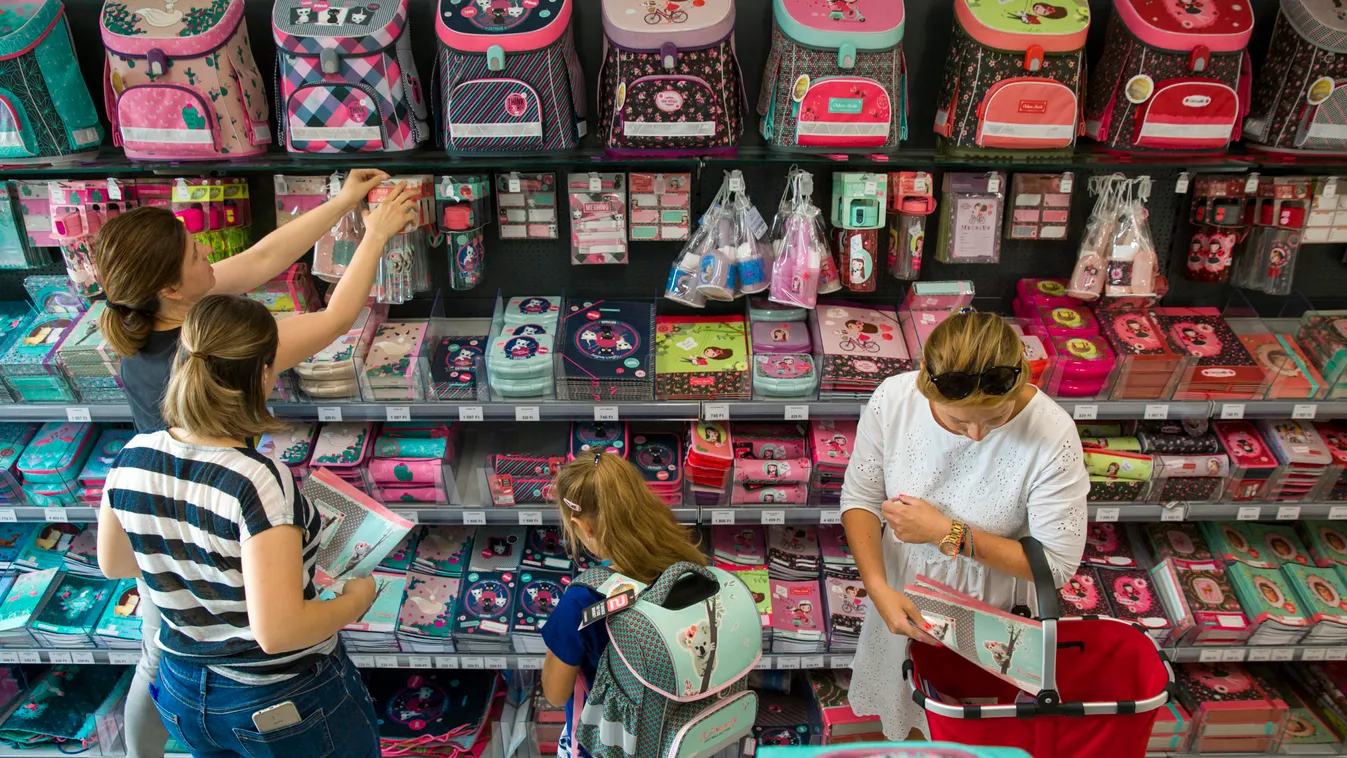 Sok helyen tavalyi áron kínálják a tanszereket a multik