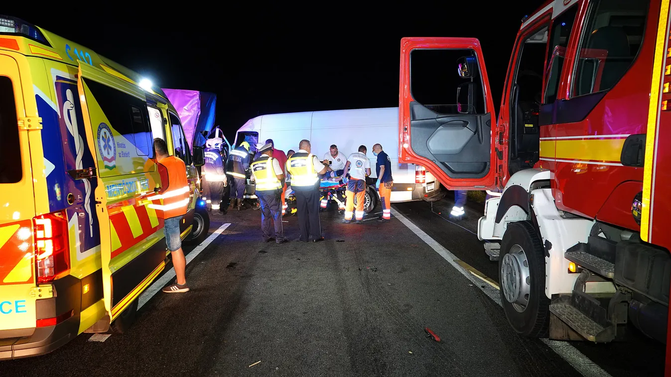 Megrázó képeket kaptunk az M5-ösön történt balesetről: többen megsérültek