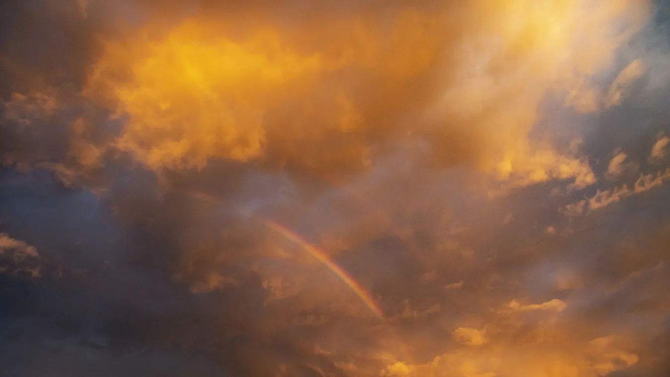 Kiadták a riasztást, durva vihar vet véget a kánikulának