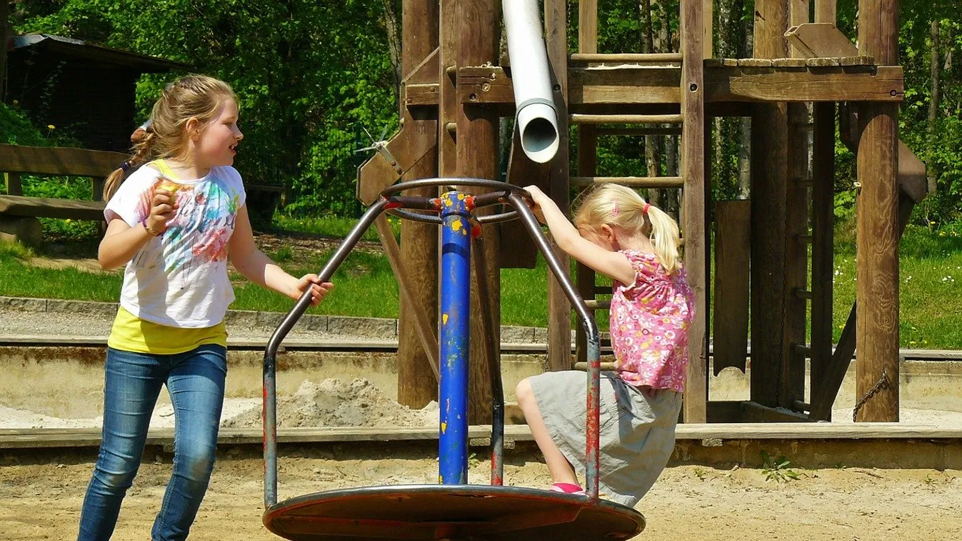 Koronavírus-kérdés: Mennyire biztonságos most játszótérre járni?