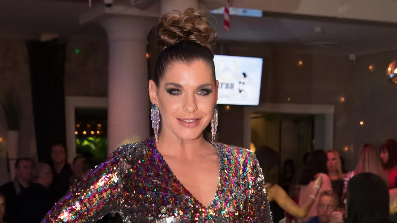 Elvesztette kisbabáját a magyar énekesnő: Otthonában lett rosszul