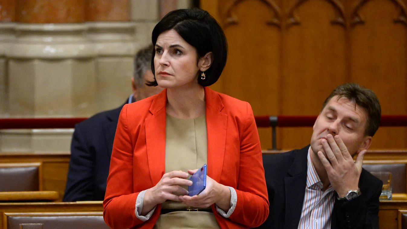 Villamossal ütközött Kunhalmi Ágnes