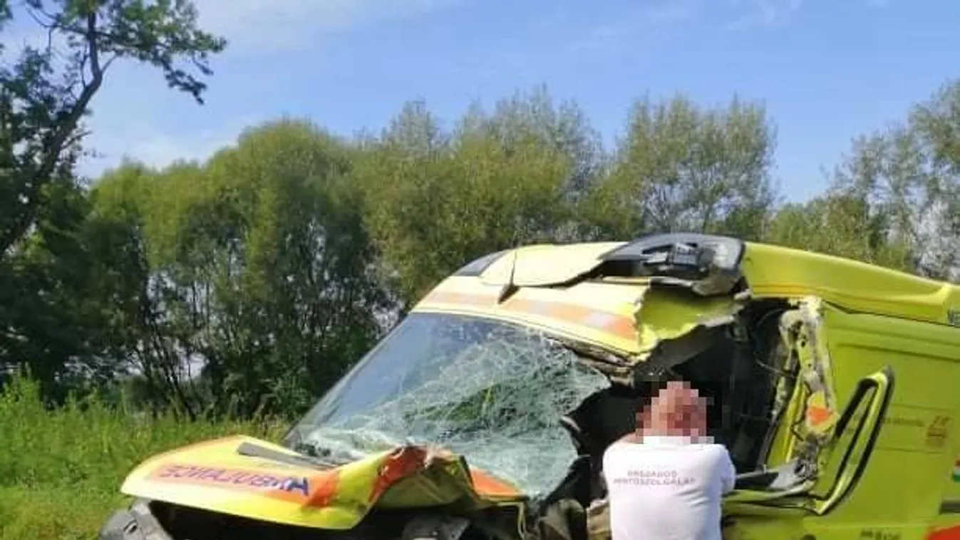 Mentősnek hajtott egy telefonáló furgonos Bárdudvarnok közelében - brutális fotók