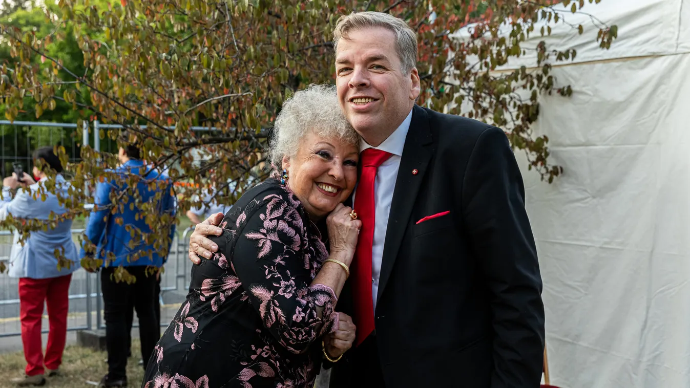 Nem hiszel a fülednek: ezt művelte a színpadon Schmuck Andor és Fodor Zsóka - Videó