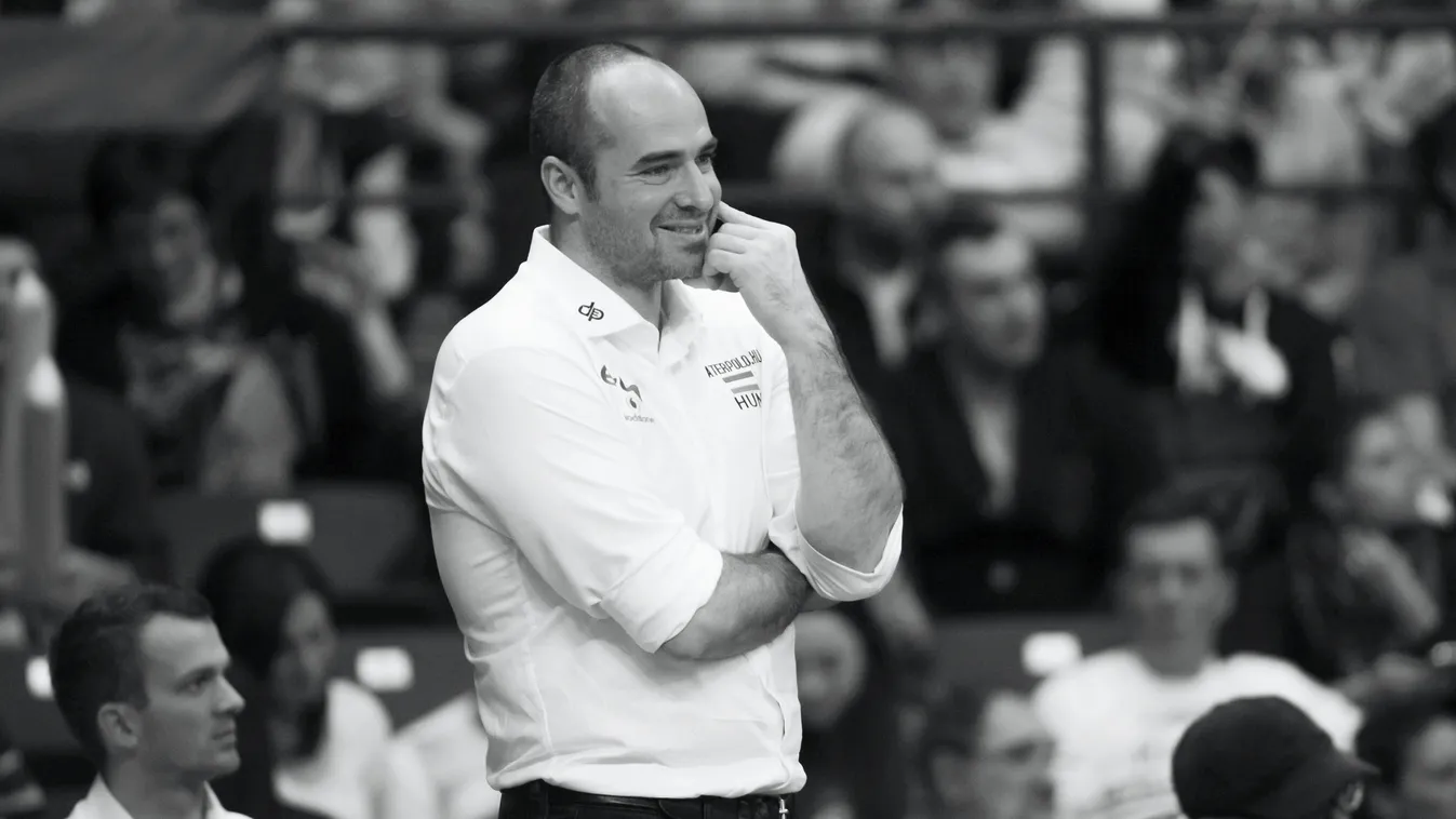 "Köszönjük, legenda!" - szívszorító pillanatok, így emlékeztek ezrek Benedek Tiborra - Videó