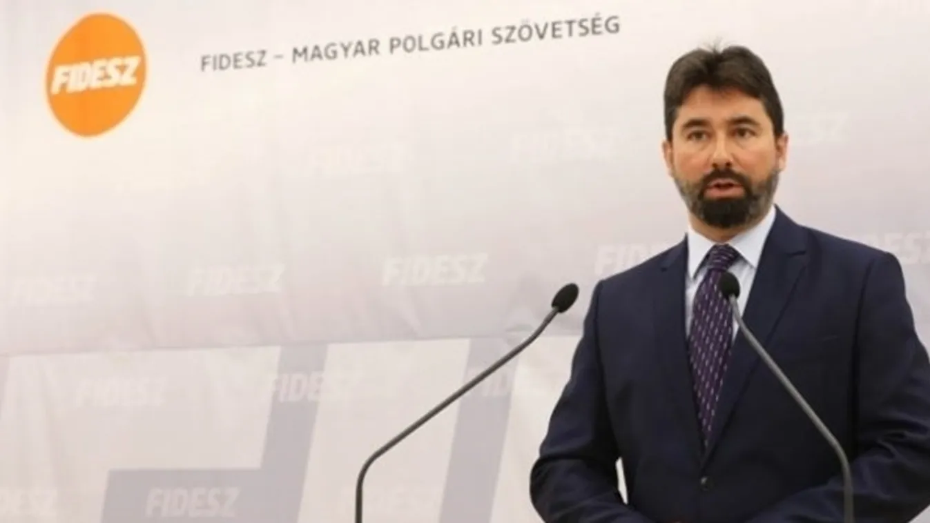 Hidvéghi: Ideológiai támadás, politikai zsarolási kísérlet Lengyelország ellen