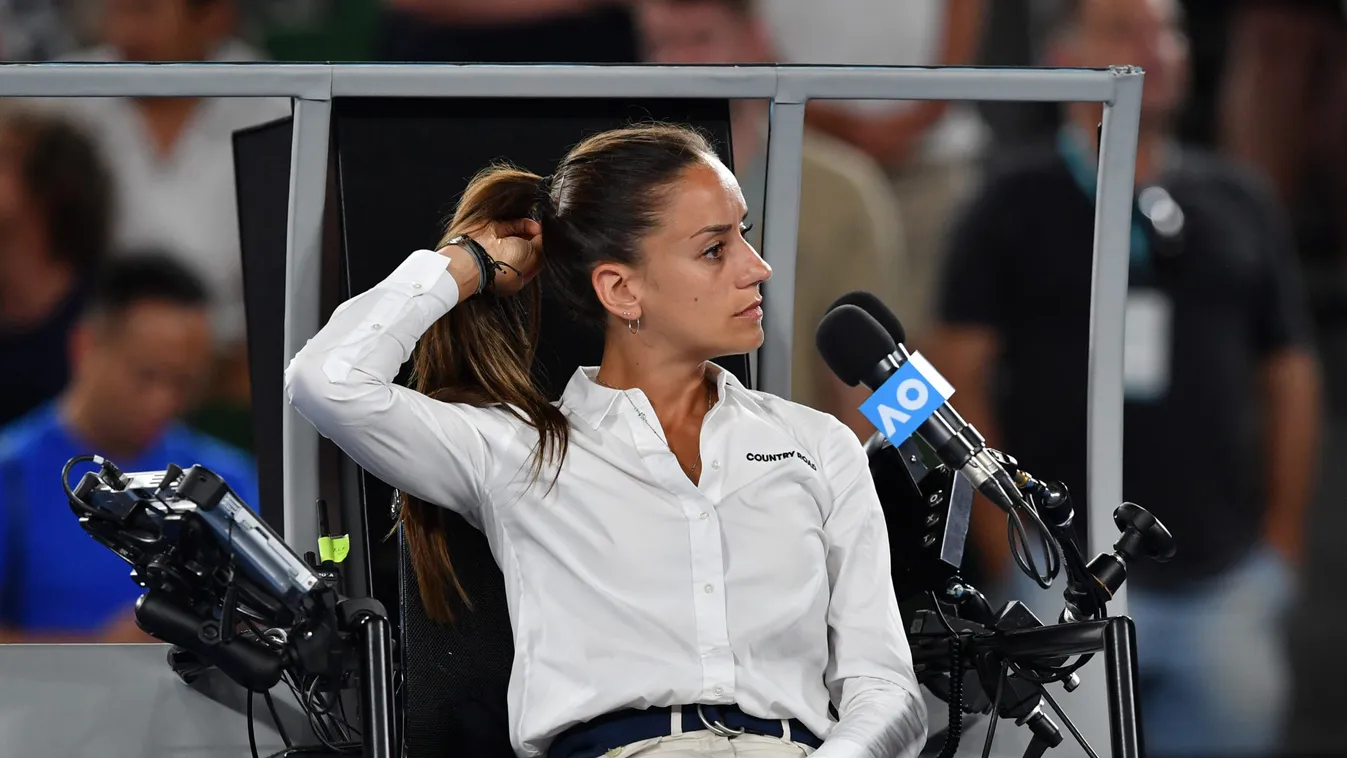 Szexista botrány, mindenki a szép bírónő szilikonján csámcsog