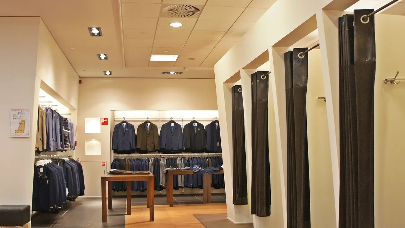 Pofátlanság: próbafülkében leste a nőket egy férfi egy tatabányai áruházban