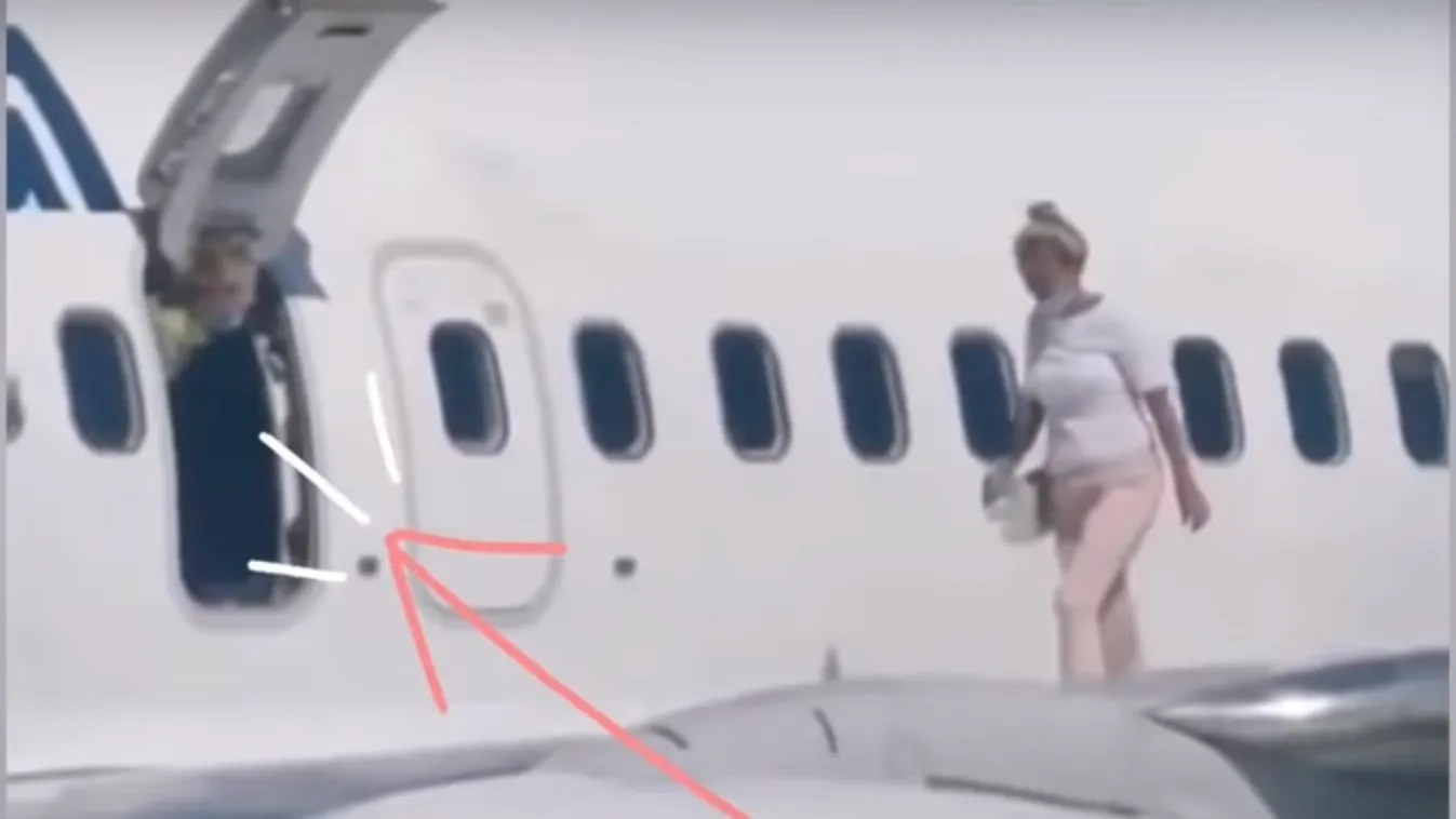 Melege volt, kisétált egy nő a repülőgép szárnyára – videó