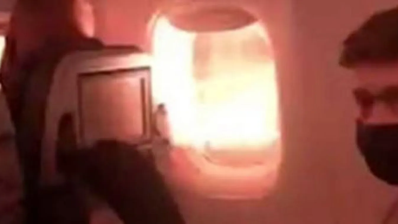 Megrázó felvételek: lángba borult egy utasokkal teli gép a levegőben