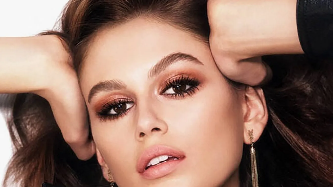 Leszbicsókkal köszöntötték Cindy Crawford lányát - Fotó