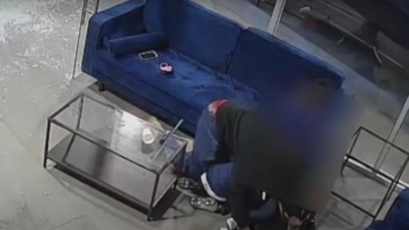 Golyózápor elé vetette magát a hős édesapa, hogy megvédje gyerekeit - videó