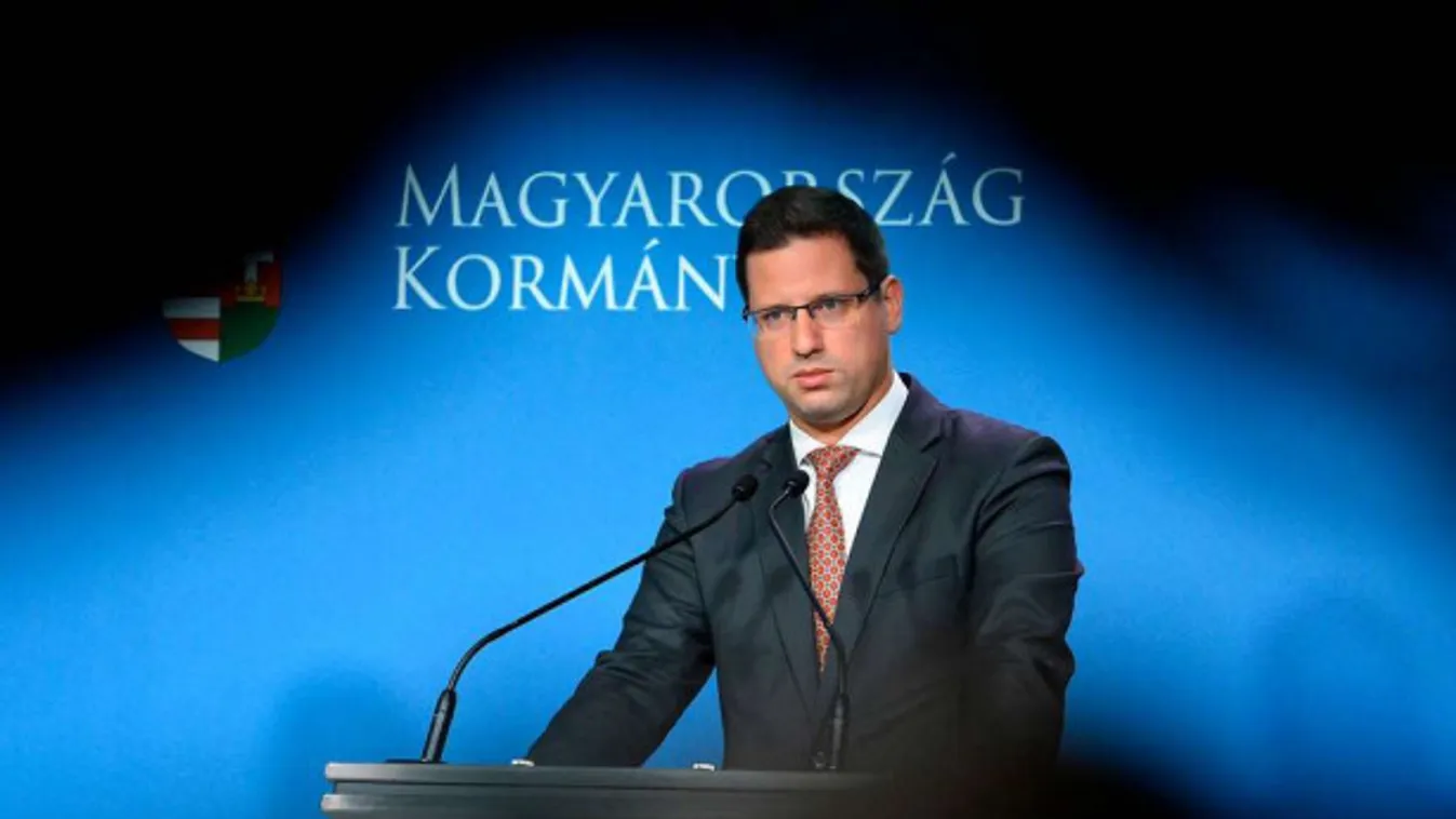 Gulyás Gergely: a kormány fenntartja a határzárat