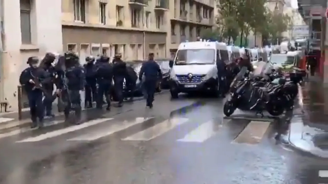 Breaking: megkéseltek négy embert a Charlie Hebdo volt szerkesztőségének közelében