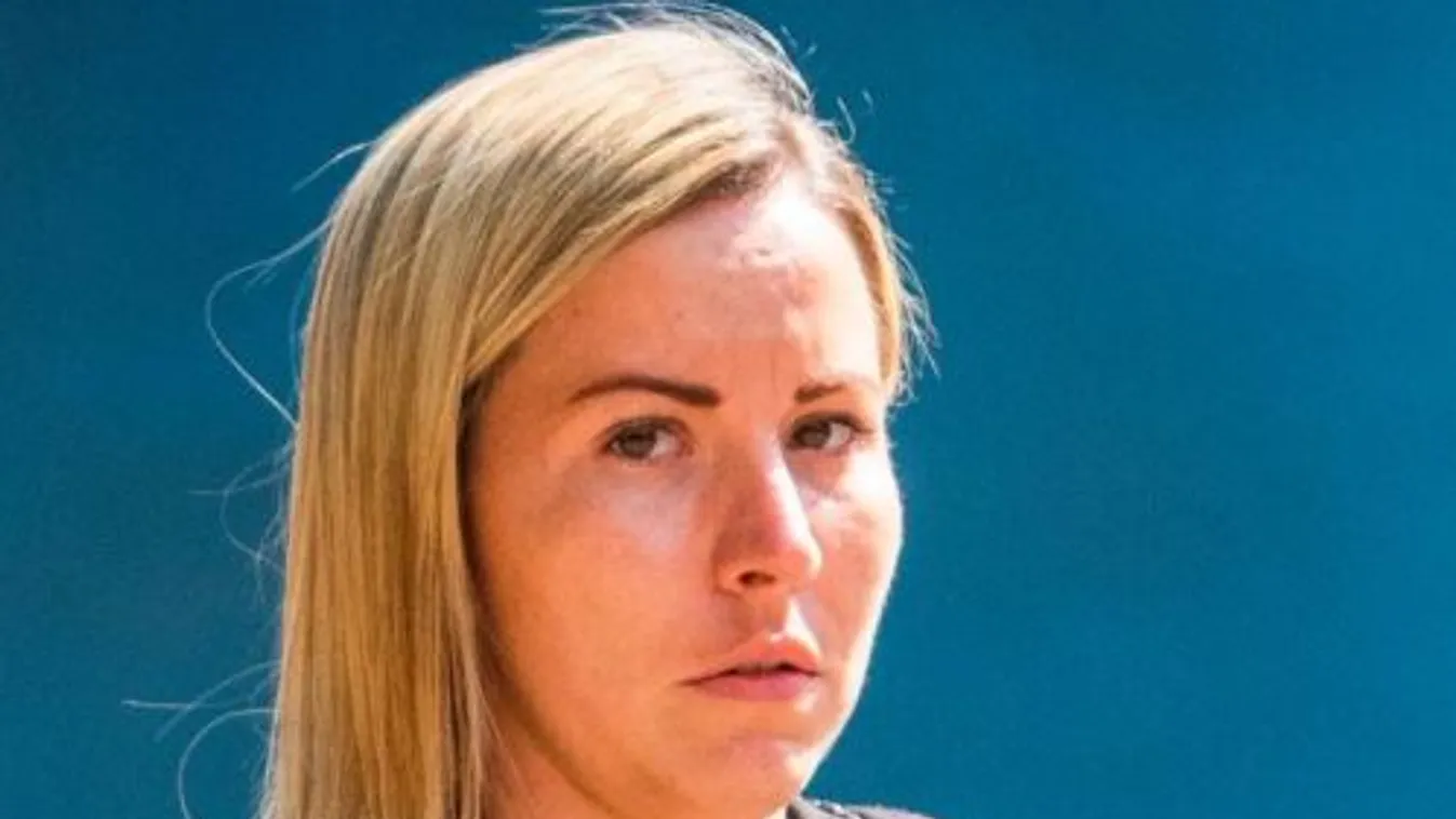 Pucér képekkel bombázta 15 éves diákját a házas tanárnő