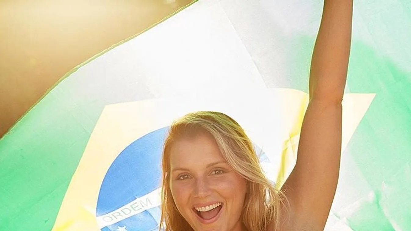 Dögös aktmodell a hatemeletnyi hullámot meglovagoló szörfös szépség - Fotók