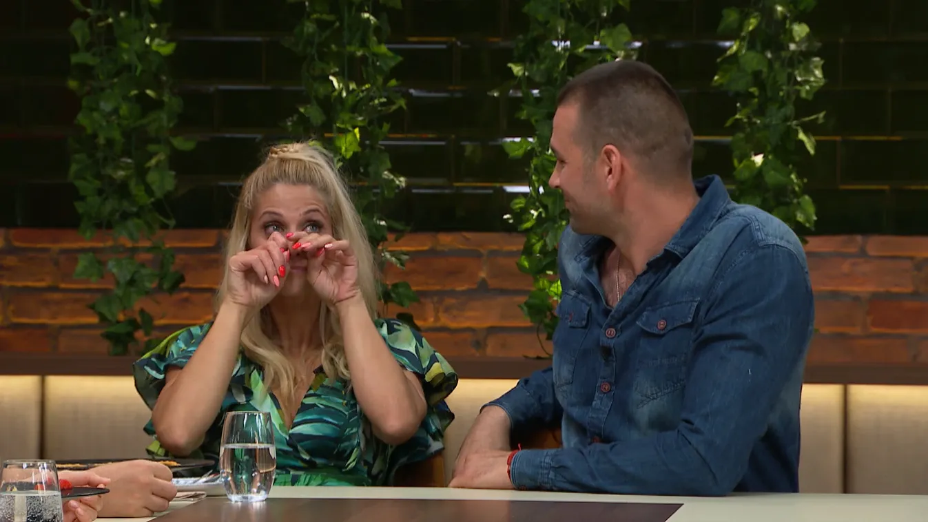 Megható pillanat, a kamerák előtt sírta el magát a magyar sztáranyuka