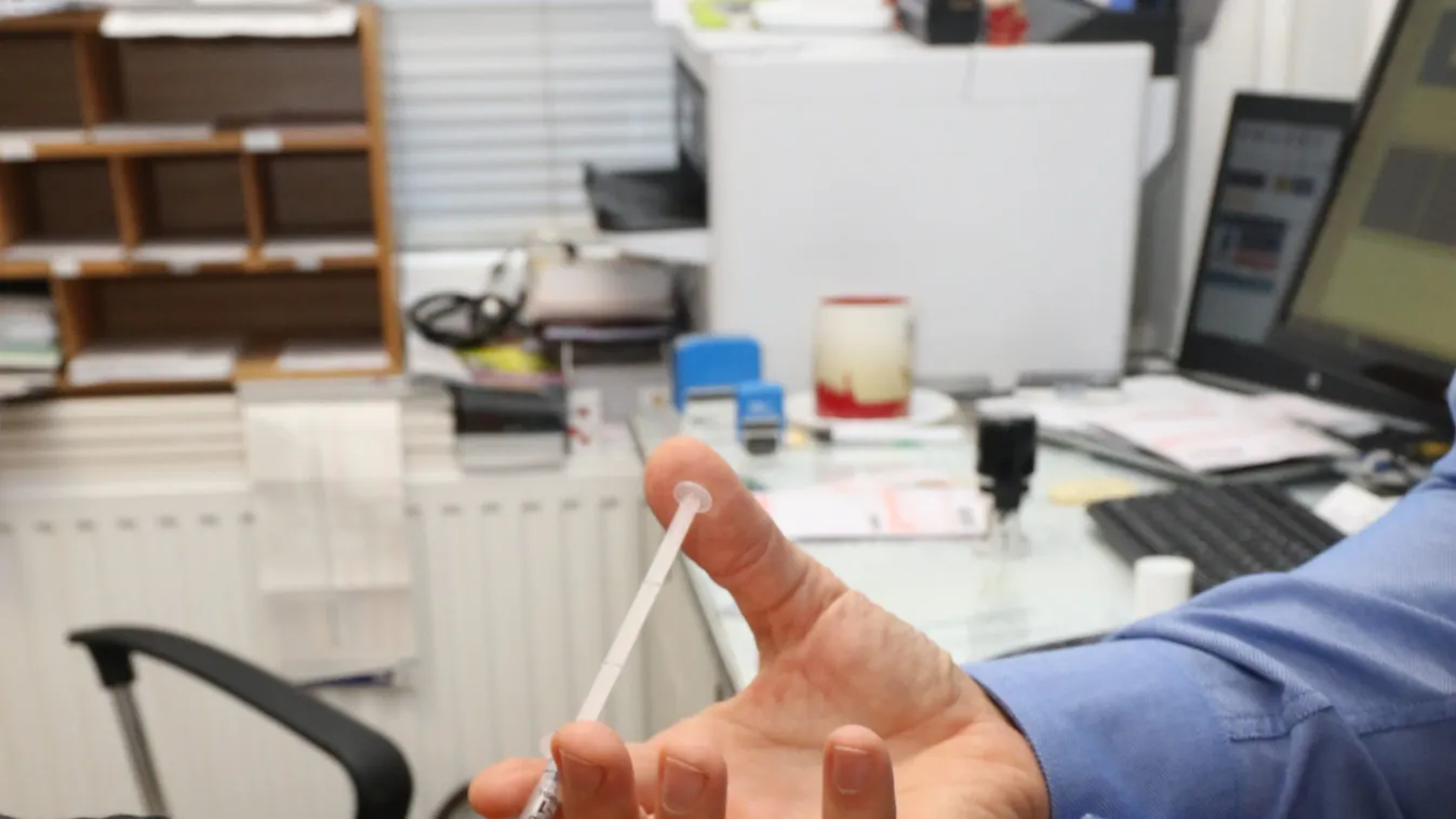 Az influenza elleni oltás hatására kevesebben halnak meg koronavírusban