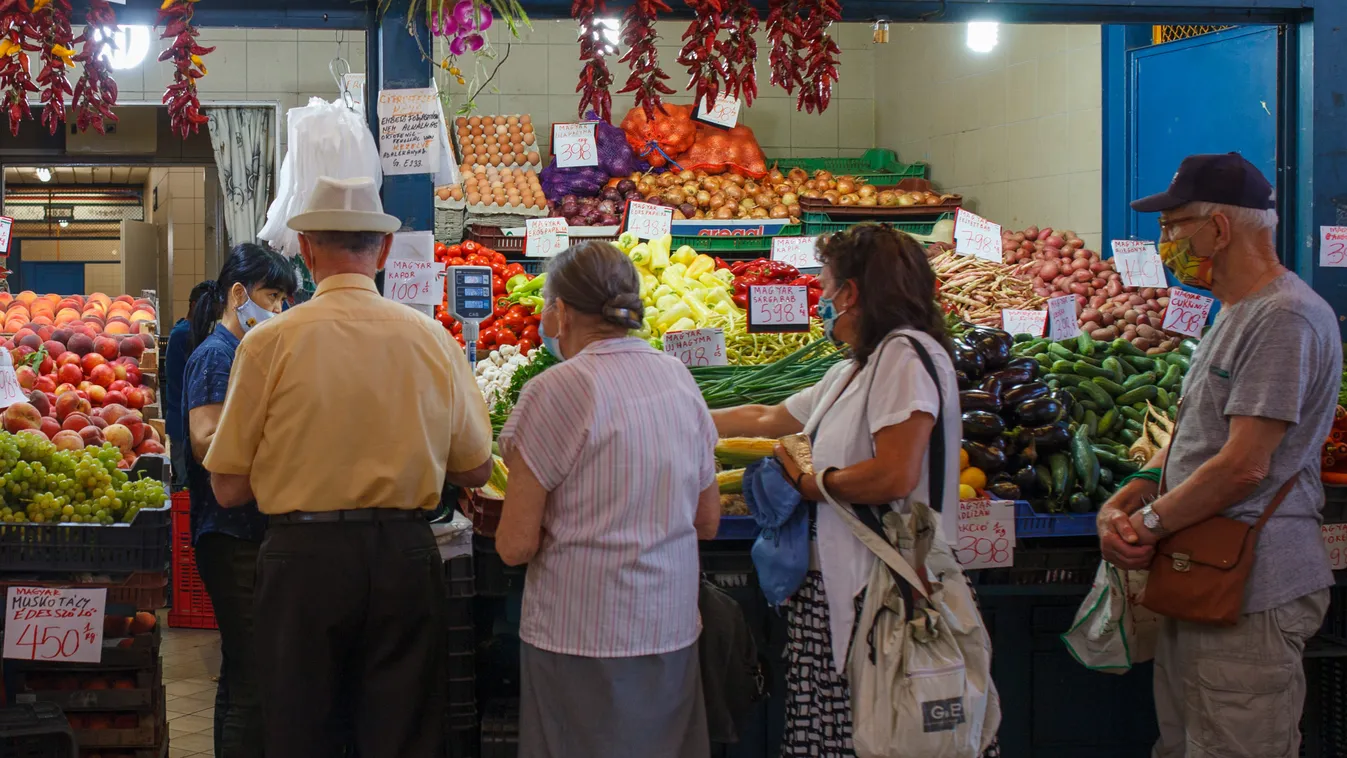 A maszkviselés már megy, a távolságtartás nem