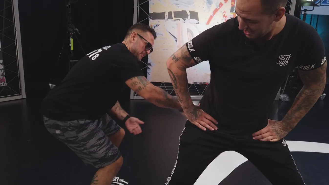 Nem kellemetlen: ezért csapkodta Majka Curtis fenekét