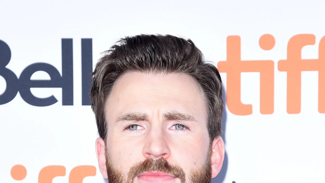 Felrobbant az internet: Chris Evans megmutatta a férfiasságát