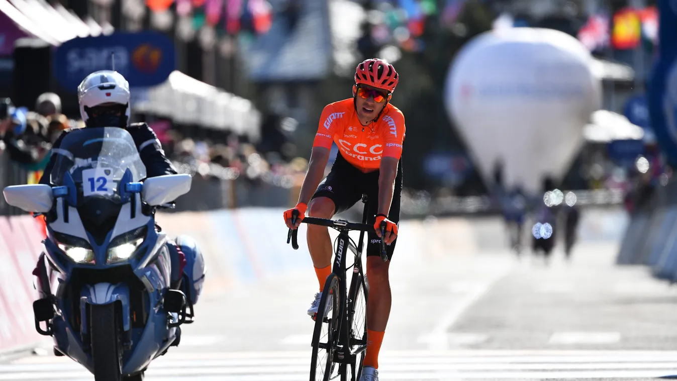 Elképesztő teljesítménnyel tekert a világhírű versenyen a magyar kerékpáros