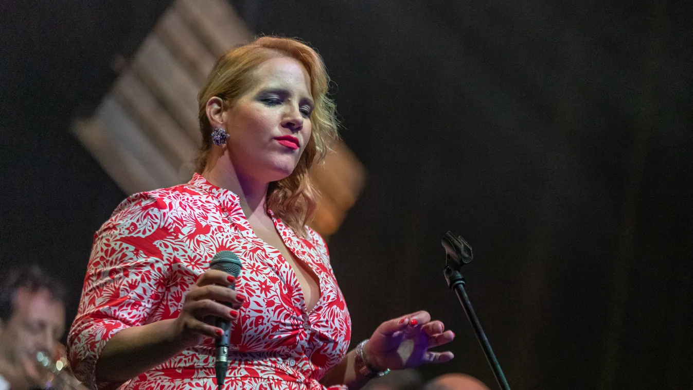 Tragikus hírt közölt, gyászol Tóth Vera