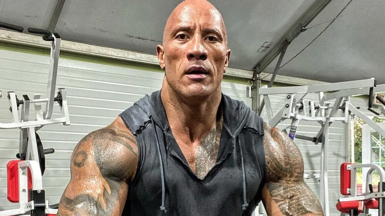 Dwayne Johnson arcon vágta magát, majd lenyalta a vérét - Videó