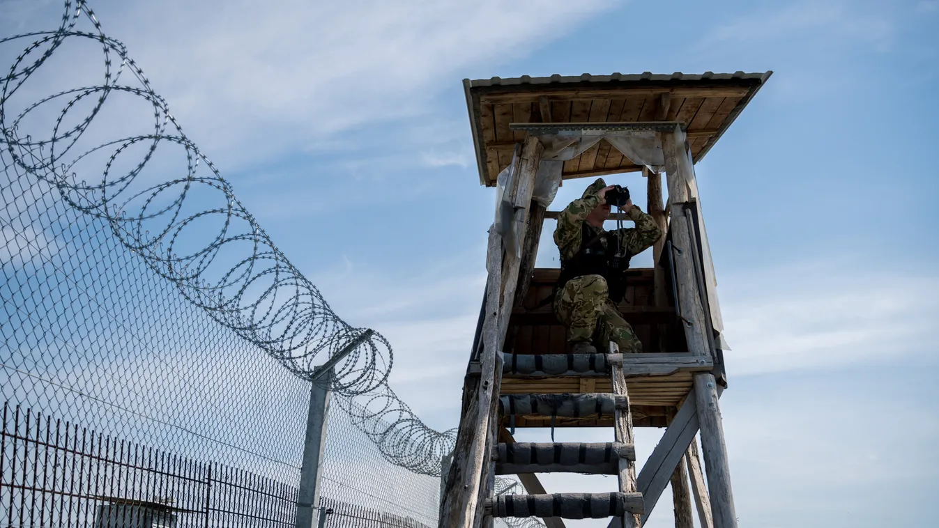 Tizenhét határsértőt zsúfolt autójába egy embercsempész Ruzsánál