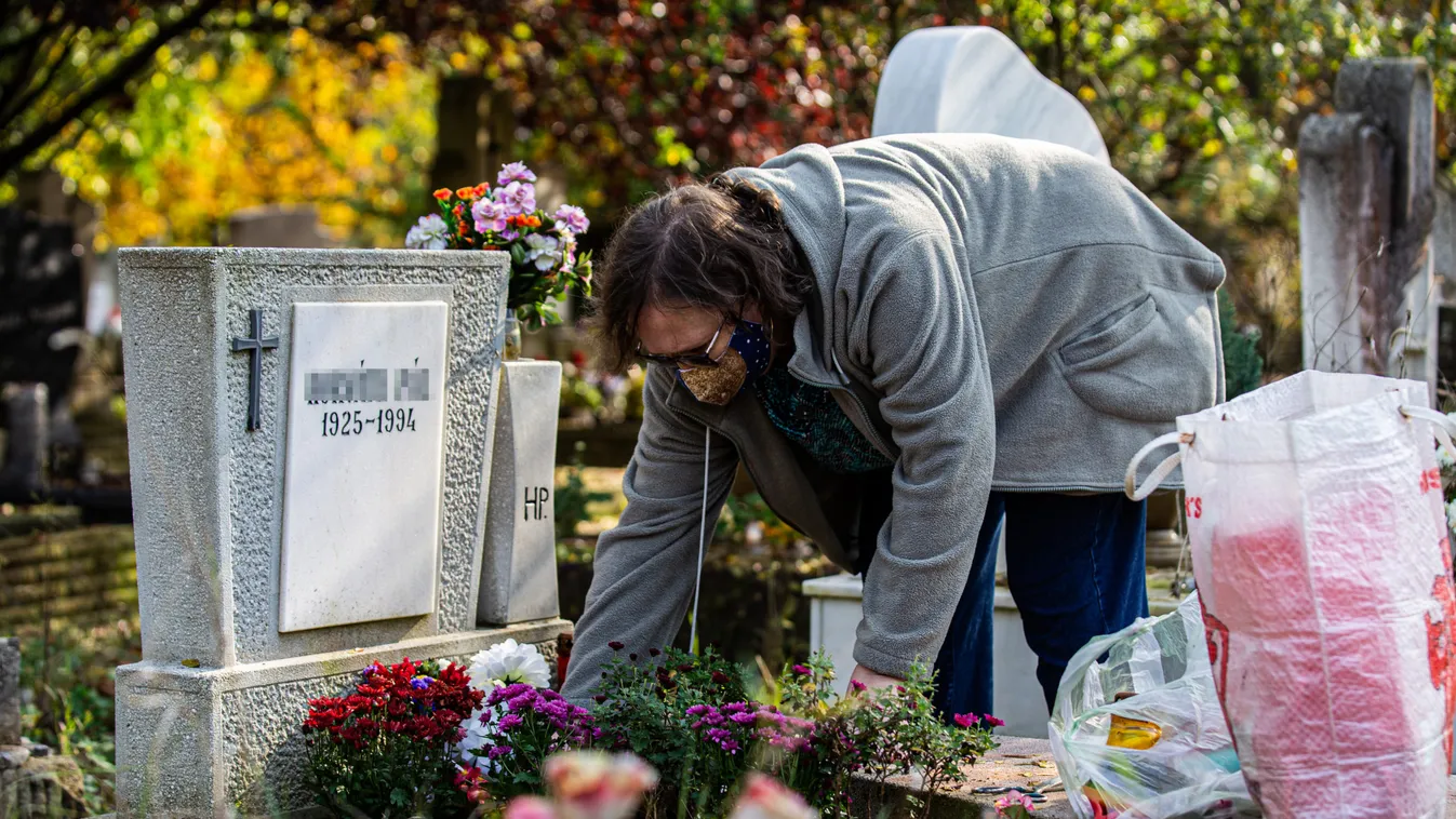 Máris csúcsforgalom van a temetőkben, idén maszkban emlékezünk elhunyt szeretteinkre